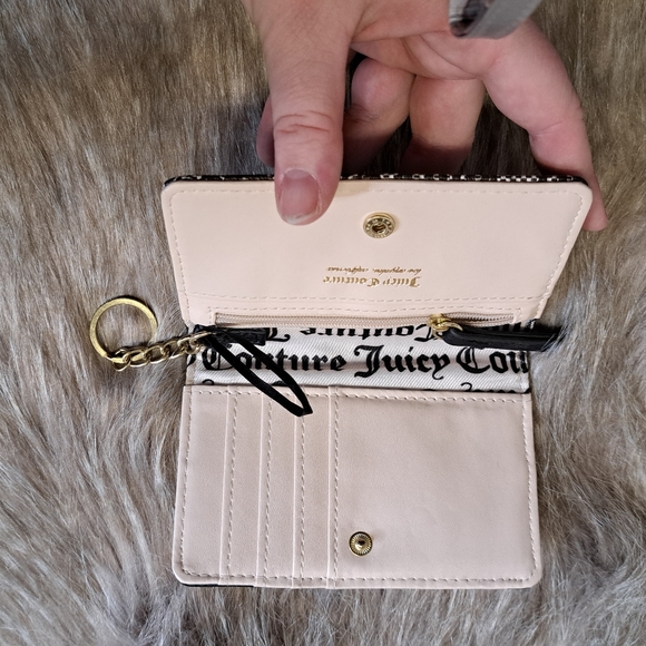 Juicy Couture Y2k Coin Purse Keychain Wallet Vegan Faux Leather Trendy Chic - Picture 10 of 10
